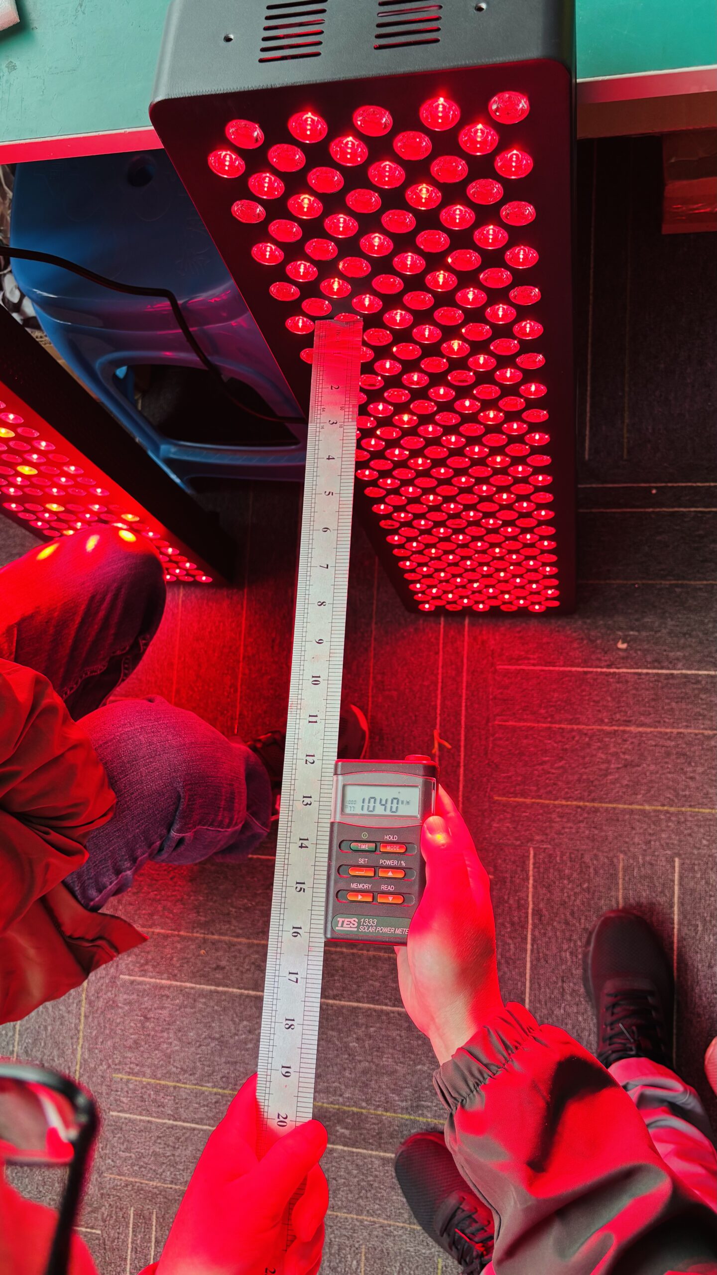 Temilo red light therapy panel irradiance test at 12 inches
