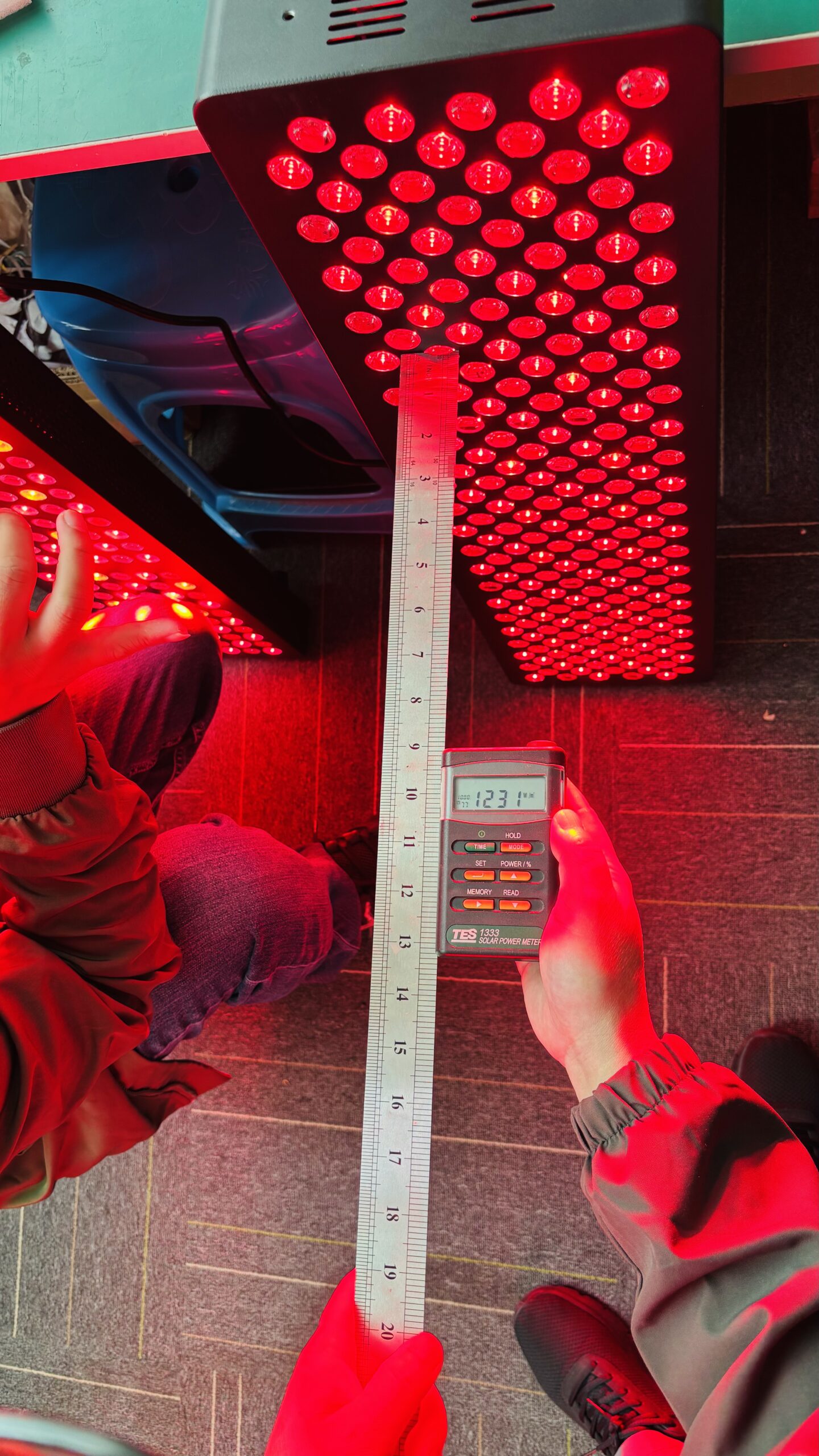 Temilo red light therapy panel irradiance test at 9 inches